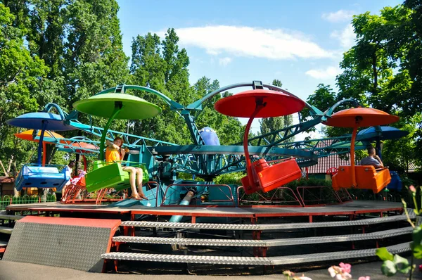 Krasnodar Rusia Junio 2015 Paseos Atracciones Parque Atracciones Sunny Island — Foto de Stock