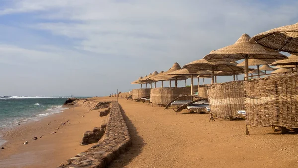 Sharm El Sheikh, Mısır - 17 Nisan 2014: Sharm el Sheikh of Egypt 'daki Hotel Sea Life' a (Deniz Grubu) ait plaj