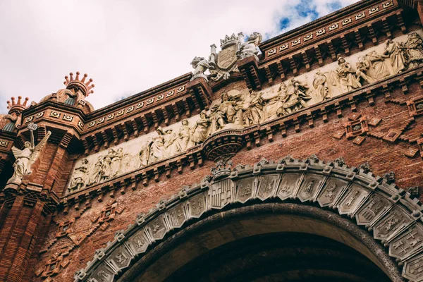 Arc de Triomf ayrıntılarını yakın görünümü Barselona, Ispanya