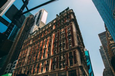 Manhattan, New York, ABD'nin finans bölgesindeki binaların düşük açılı görünümü
