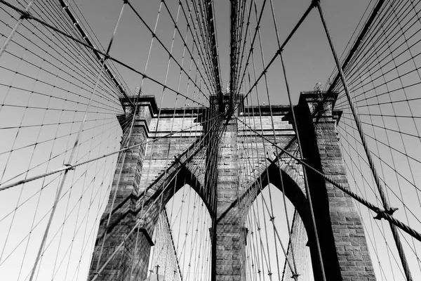 布鲁克林大桥的景观细节在日落光 — 图库照片