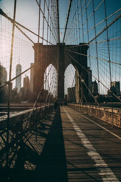 夕日の光のブルックリン橋の詳細の風景 ニューヨーク アメリカ合衆国 — ストック写真