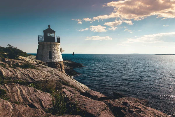 Beyaz Castle Hill Deniz Feneri manzaralı, Newport, Rhode Island, Abd