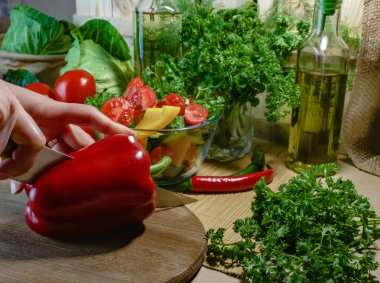 kırmızı tatlı biber dilimleme