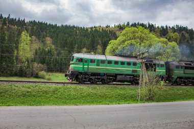 dağlarda lokomotif, peyzaj ve doğa, turizm ve eğlence, uzun yol, Karpatların doğası