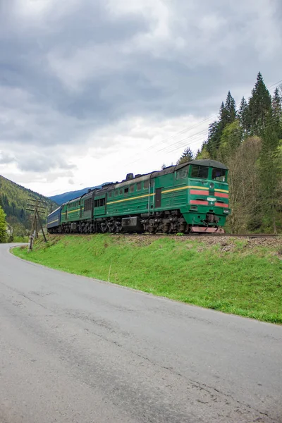 Passeios Trem Nas Montanhas Dos Cárpatos Viagens — Fotografia de Stock