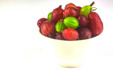 kasede bektaşi üzümü, beyaz izole, metin için yer, taze çilek, sağlıklı kavram