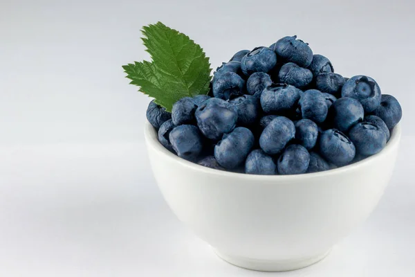 Blueberries White Plate White Background Isolate White Lesnya Berry Place — Stock Photo, Image