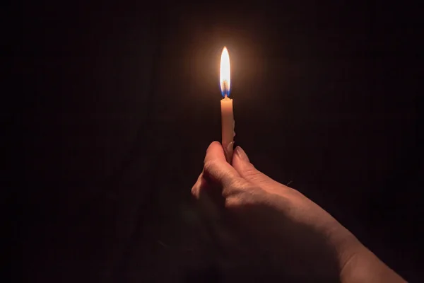 蜡烛在手 教堂节日 — 图库照片