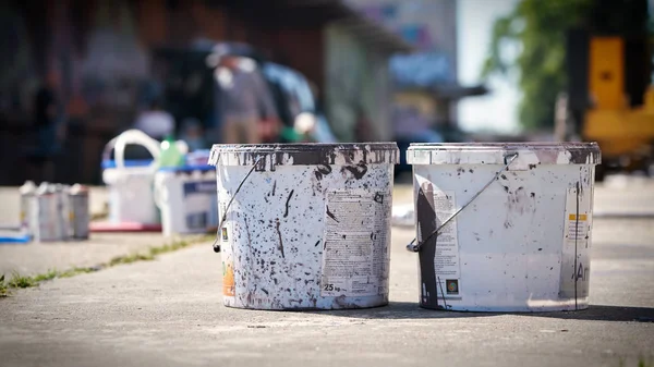 Magdeburg Niemcy Maja 2018 Farba Puste Wiadra Puszki Spray Terenie — Zdjęcie stockowe