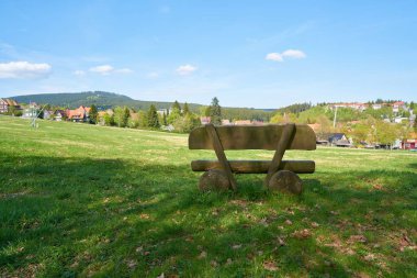Braunlage içinde yürüyüş iz Milli parkta bankta 