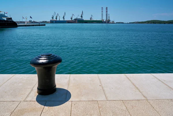 Bollard Passeio Marítimo Porto Pula Croácia — Fotografia de Stock