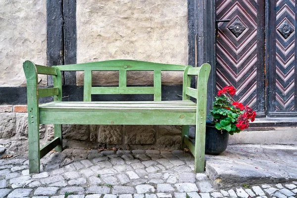 Banco Verde Frente Uma Casa Meia Madeira Cidade Velha Quedlinburg — Fotografia de Stock