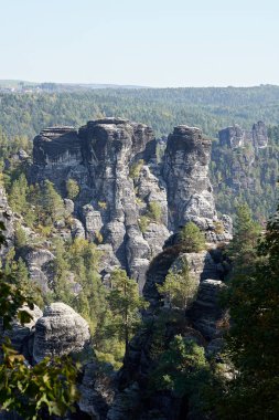 Bastei Köprüsü, Rathen Elbe Kumtaşı Dağları'nın buzlu görüntülemek                               