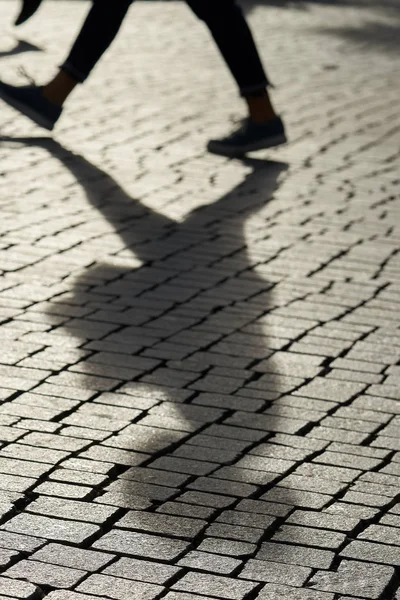 Schaduw Van Een Voetganger Het Centrum Van Leipzig Tegenlicht — Stockfoto