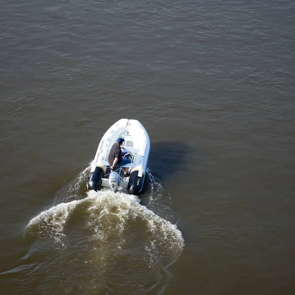 Маґдебурґ Німеччина Березня 2019 Водій Моторна Човен Сфотографували Річці Ельба — стокове фото