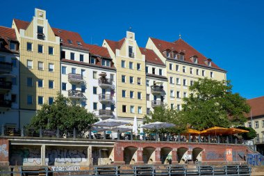  BERLİN, GERMANY 31 MAYIS 2020: Berlin 'deki Nikolai Mahallesi, birçok turist tarafından popüler hale getirildi.                               