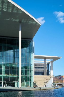  BERLİN, GERMANY 31 Mayıs 2020: Marie-Elisabeth-Lders-House Berlin 'in Spree Nehri' nin kıyısındaki hükümet bölgesinde                              