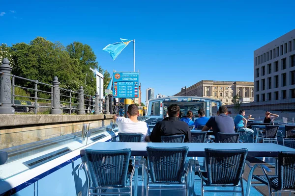 Berlin Tyskland Maj 2020 Utflyktsbåt Med Turister Floden Spree Berlin — Stockfoto