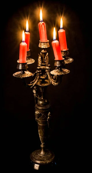 Candelabro Con Velas Rojas Ardientes — Foto de Stock