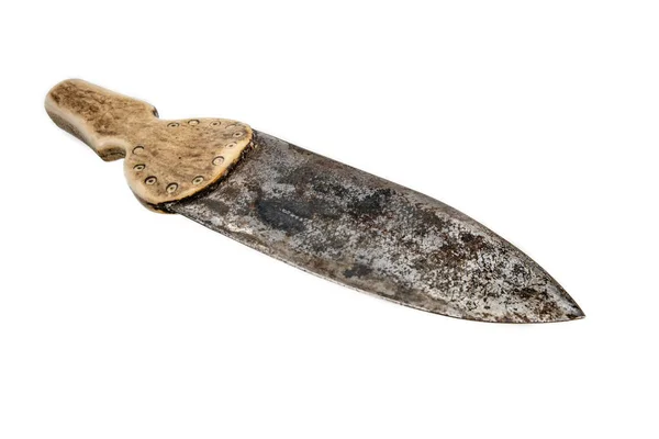Ινδική χέρι-πλαστά μαχαίρι με λαβή οστών που απομονώνονται σε λευκό — Φωτογραφία Αρχείου