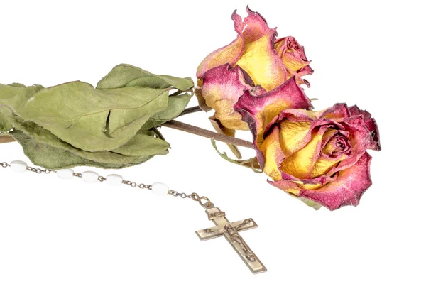 Christian cross on rosary and a yellow red rose isolated on white — Stock Photo, Image