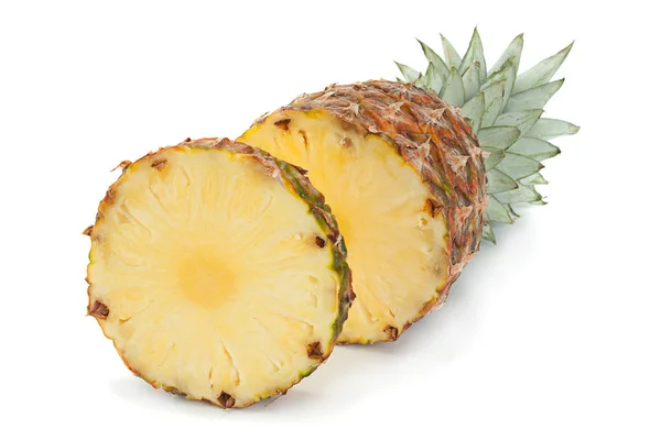 成熟的菠萝热带水果特写白色分离 — 图库照片