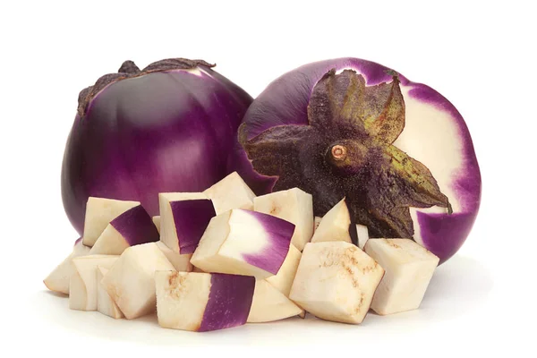 紫色圆形茄子 在白色背景上分离 图库图片