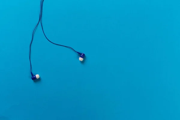 Black Earphones Blue Background — Stock Photo, Image