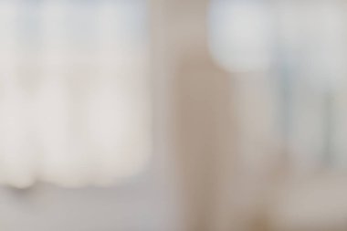 büyük windo ile parlak Oda arka plan bulanık