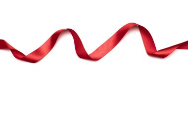 Beyaz adam izole kırmızı saten şerit