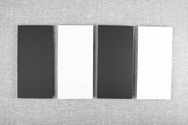 Folheto em branco sobre fundo cinza para substituir seu projeto . — Fotografia de Stock