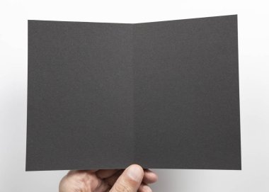 Mens el holding siyah kitapçık