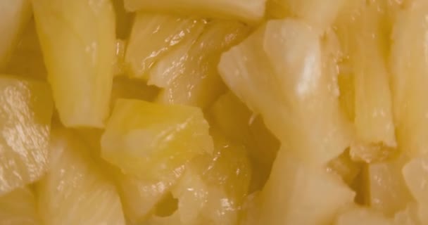 Vers Gesneden Ananas Roterende Gemaakt — Stockvideo