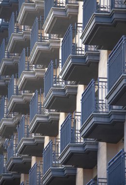 balkon, modern bir bina.