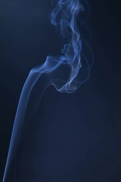 Абстрактные синие дымовые вихри — стоковое фото
