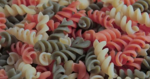 Rotation Färgade Spiral Pasta — Stockvideo