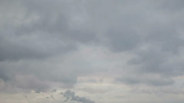 Een Time Lapse Van Grijze Wolken Die Dwars Hemel — Stockvideo