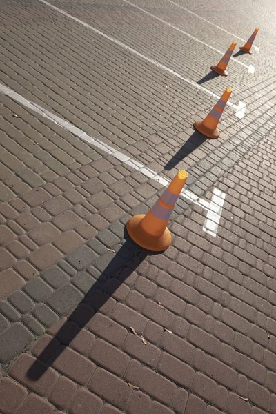 Cones de tráfego laranja — Fotografia de Stock