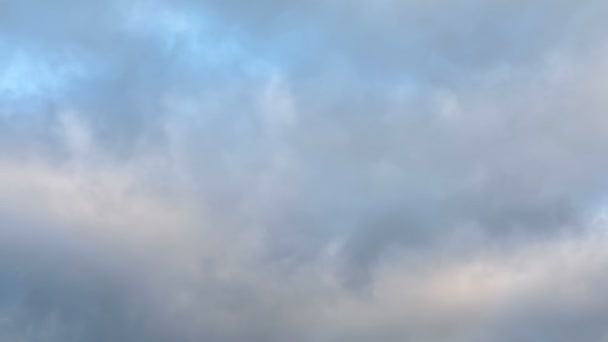 Lapso Tempo Das Nuvens Cinzentas Que Correm Pelo Céu — Vídeo de Stock