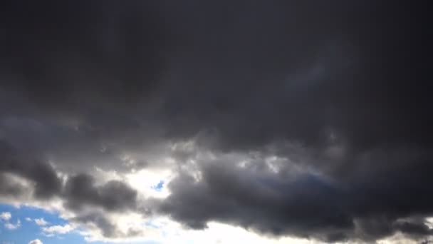 Een Time Lapse Van Grijze Wolken Die Dwars Hemel — Stockvideo