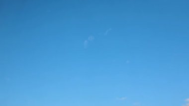 bulutlu mavi gökyüzü arkaplanı