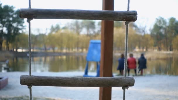 Balançoire Dans Parc Mouvement Lent 240Fps — Video