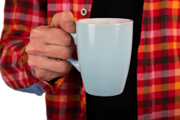 Um homem segurando caneca azul — Fotografia de Stock