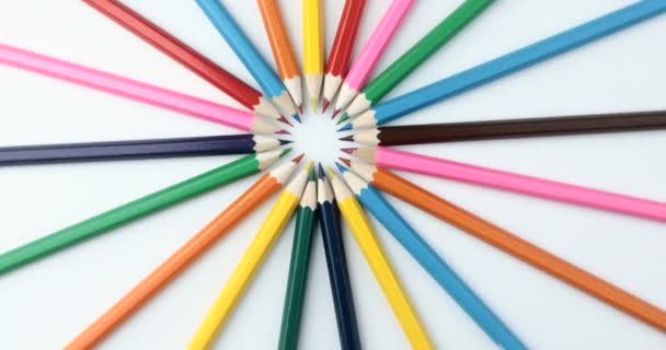 Crayons Couleur Brillants Tournent Autour Eux Mêmes — Video