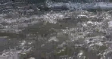 Su akışını kapatın. Dağ nehir suyu