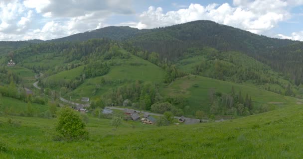 Yeşil Vadinin Panoramik Havadan Görünümü — Stok video