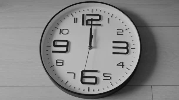 時計の顔の短い時間の経過 — ストック動画