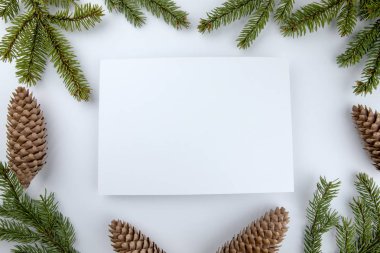 Dökmeyen köknar ağacı ile Noel çerçeve