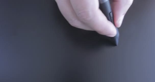 Gros Plan Dessin Main Sur Une Tablette Numérique Avec Crayon — Video